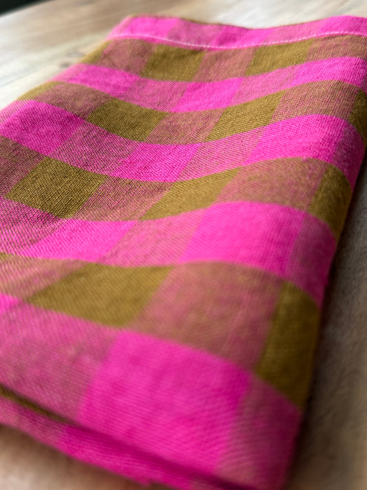 Smooth Linen Napkin- JUMBO GINGHAM IN FUCHSIA AND OCHRE